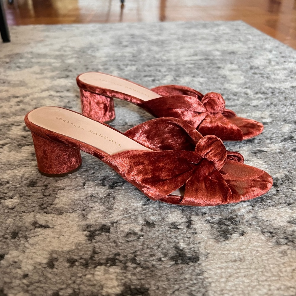 Loeffler Randall Size 6, Celeste crushed velvet slide sandal.